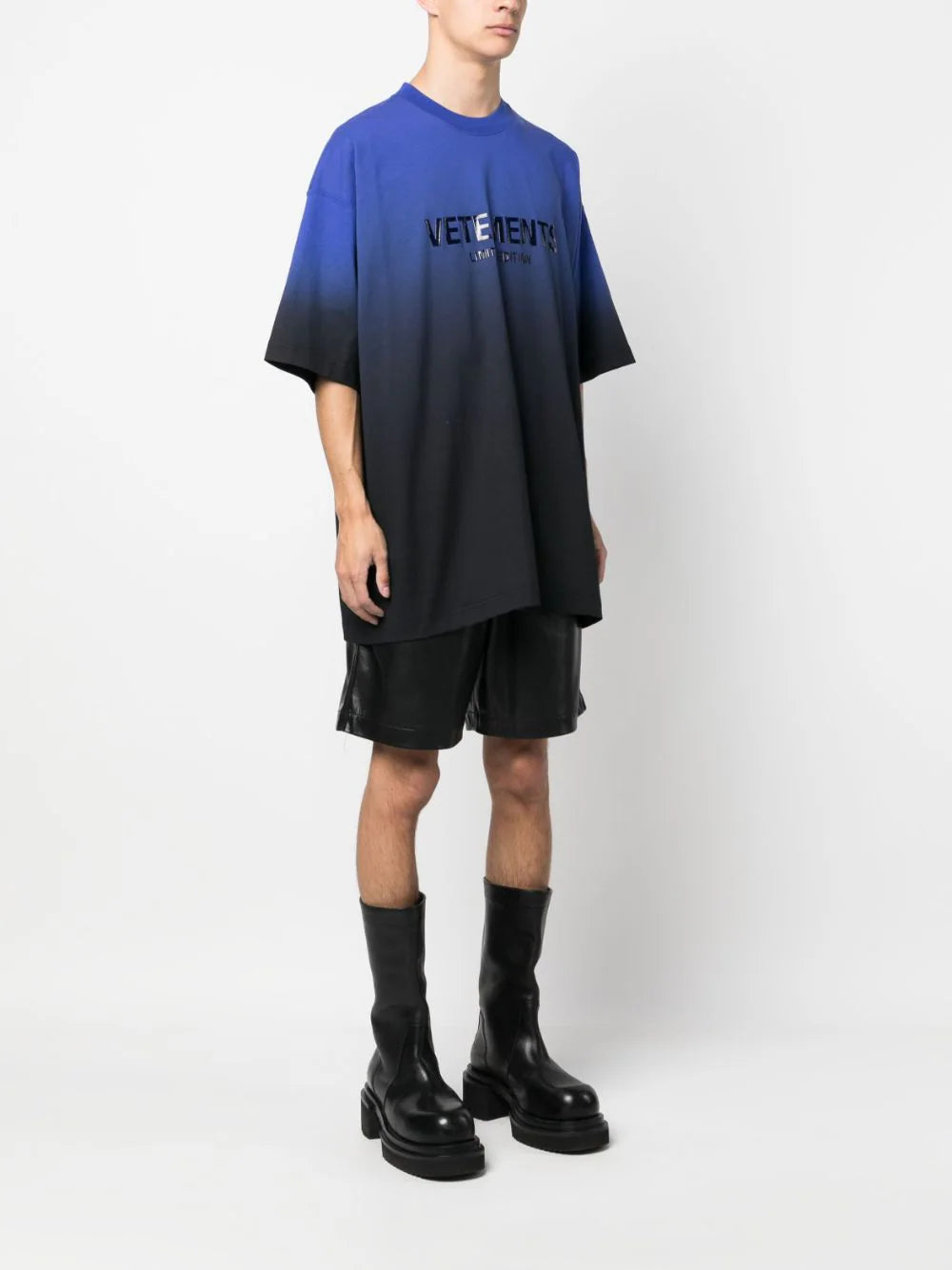 VETEMENTS Gradient Logo Limited Edition T-shirt