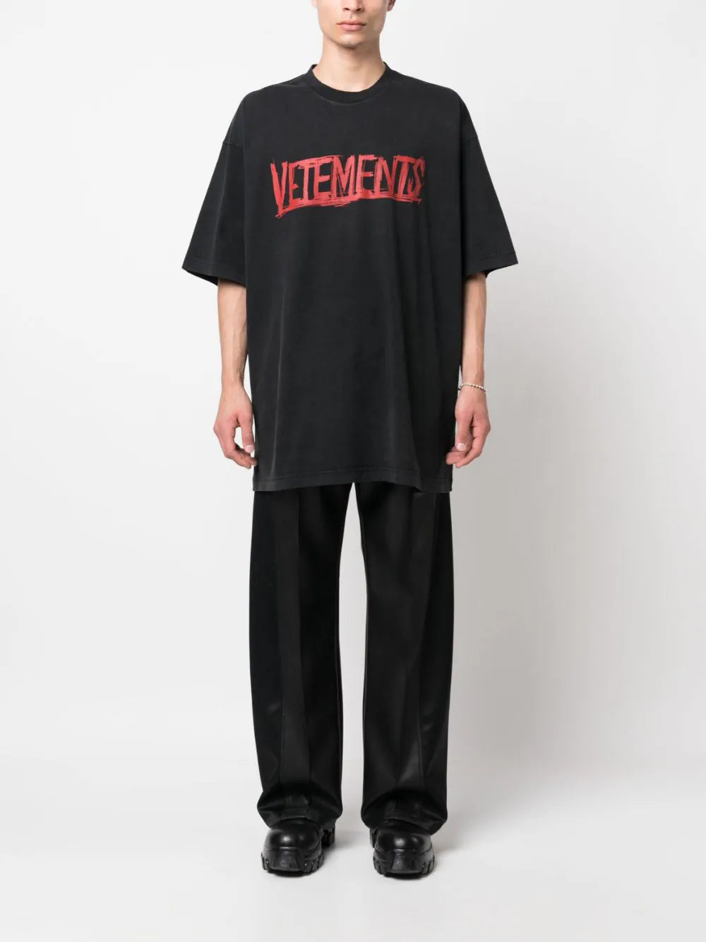VETEMENTS Worldtour Logo T-shirt