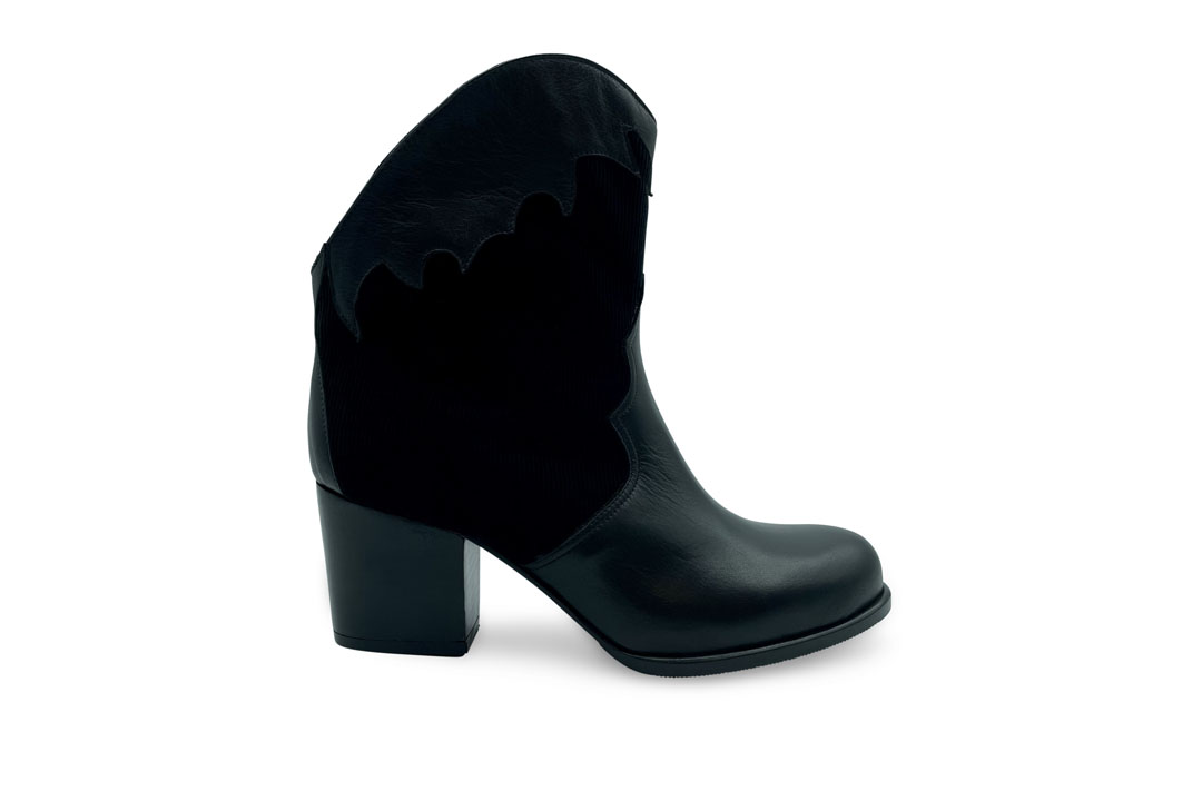 Rose'S Roses Fleur de Lys