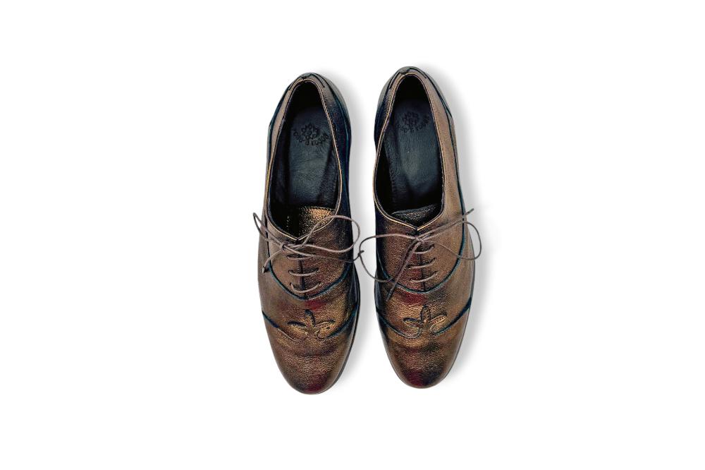 Rose'S Roses LYNN BRONZO