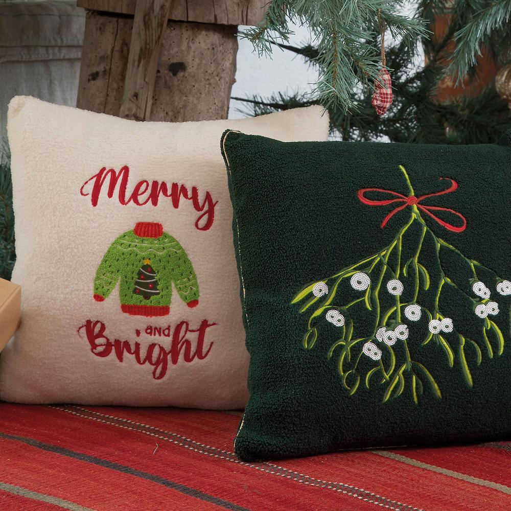 QVC Carillo Home Cuscino arredo Jumper in teddy con ricamo e profilo dorato