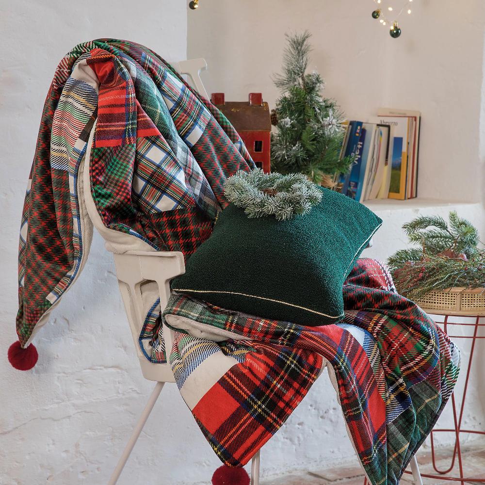 QVC Carillo Home Plaid imbottito in velluto e peluche con pompon 130x170 cm