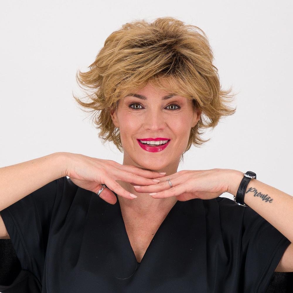 QVC HairDo Parrucca Corta Texured Flip Taglio Sbarazzino