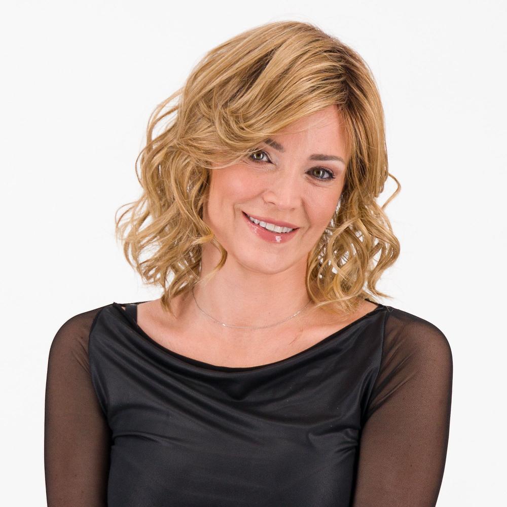 QVC HairDo Parrucca Media Lavishly Waved Curl Con Ciuffo Laterale