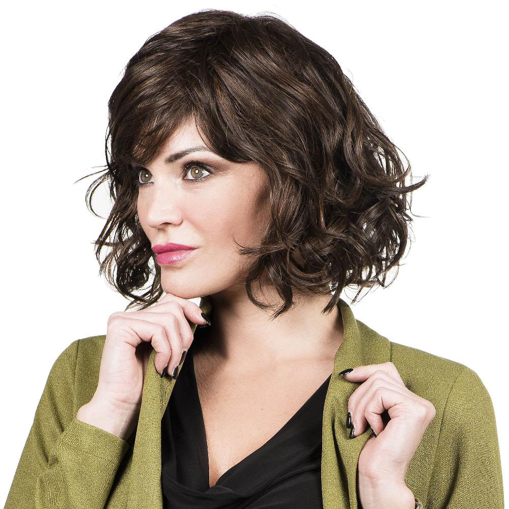 QVC Hairdo Parrucca media con styling mosso