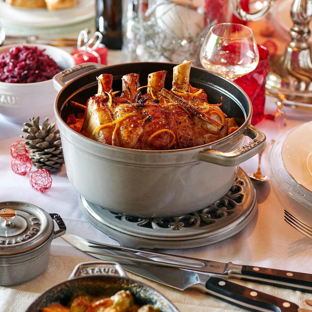QVC Staub Cocotte in ghisa da 26cm con auto-irrorazione