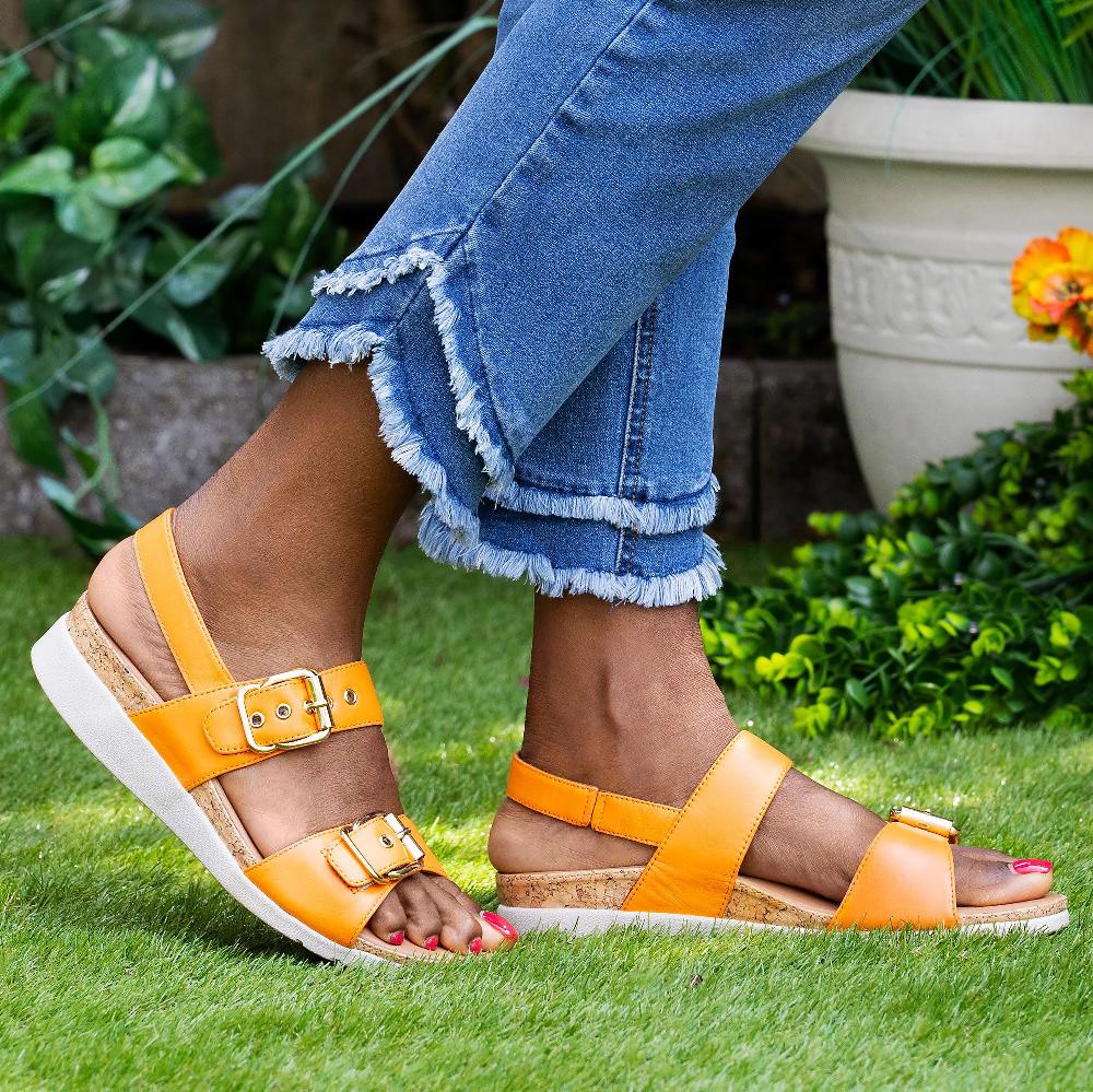 QVC Strive Footwear Sandalo in pelle Fasce regolabili Soletta Memory Foam