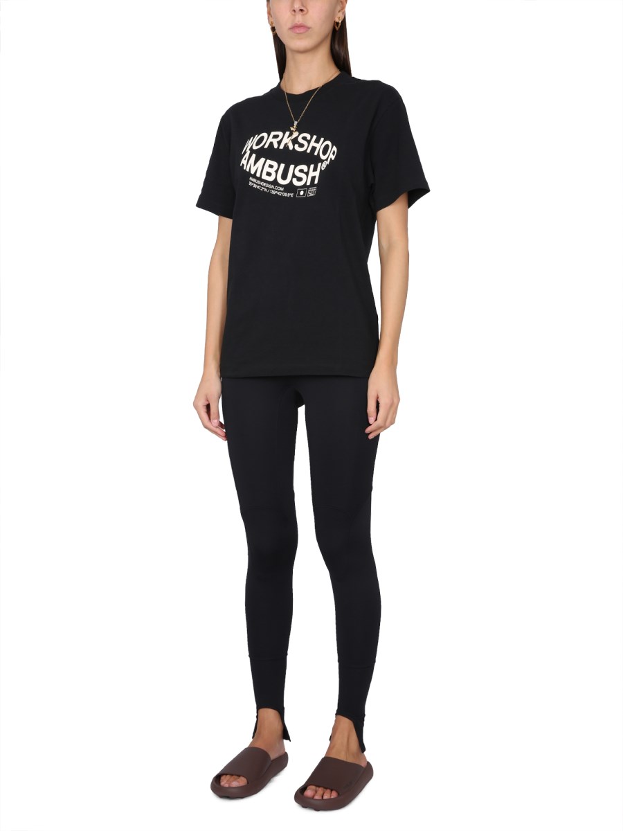 AMBUSH T-SHIRT REVOLVE CON LOGO