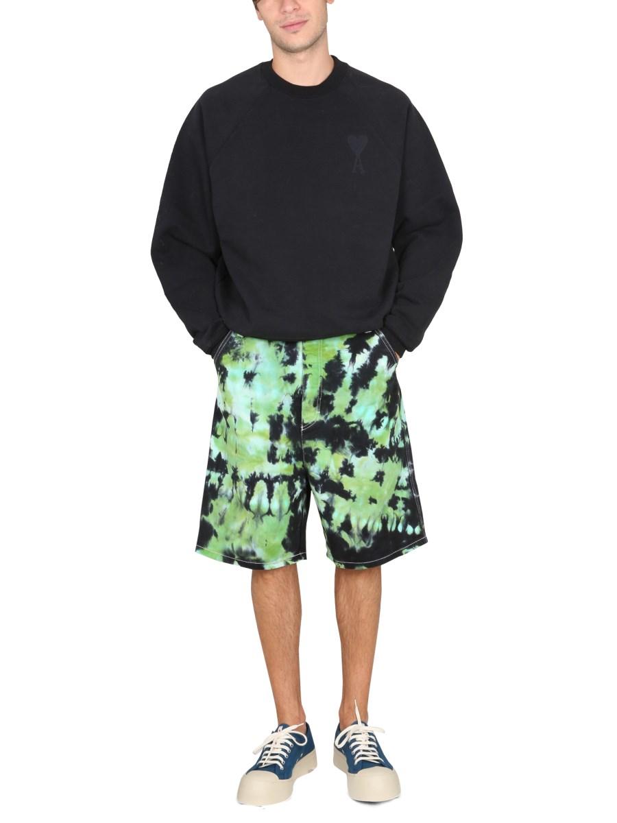 AMI PARIS BERMUDA IN DENIM CON MOTIVO TIE DYE