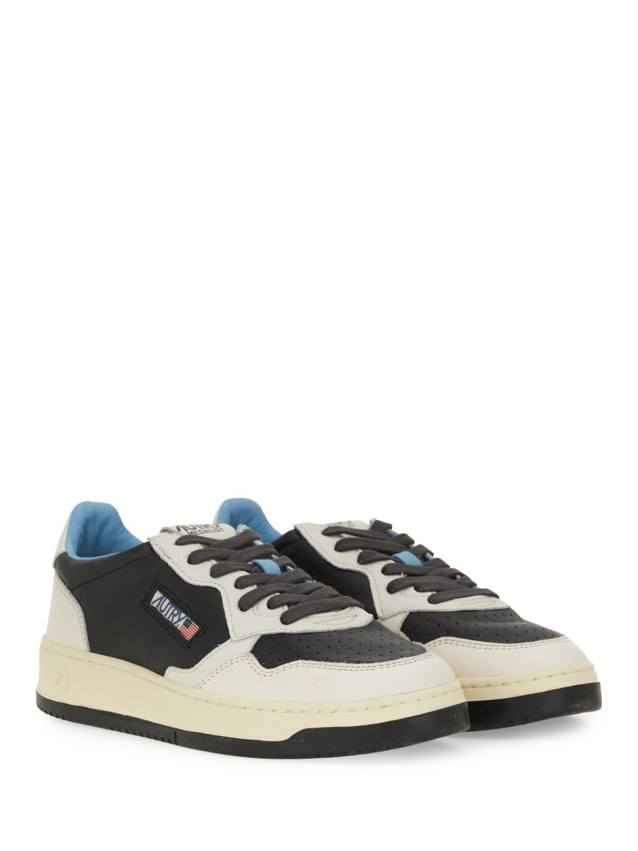 AUTRY SNEAKER MEDALIST LOW IN PELLE