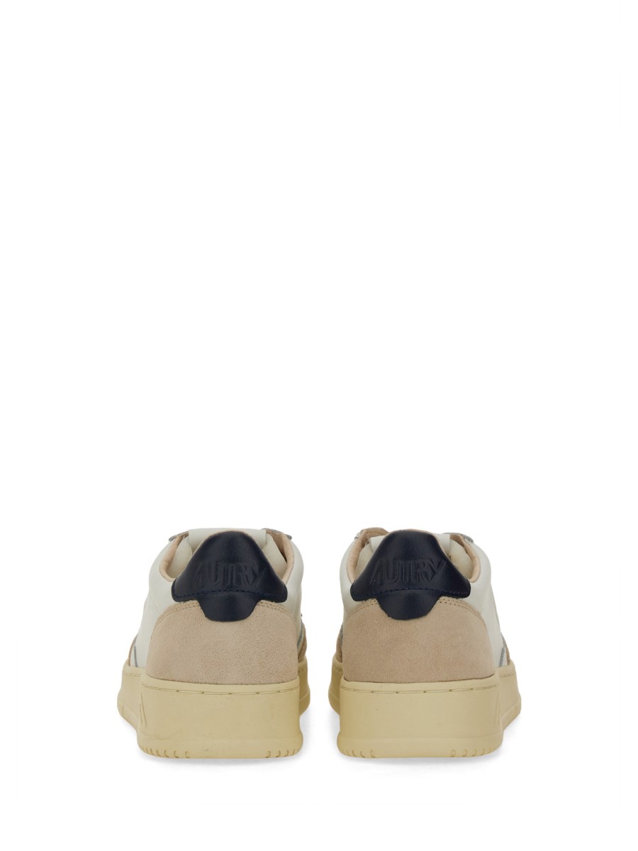 AUTRY SNEAKER MEDALIST LOW IN PELLE