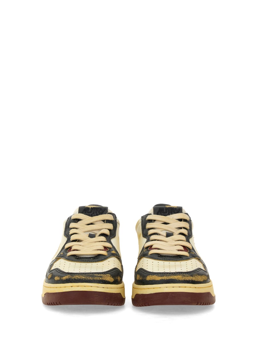 AUTRY SNEAKER SUPER VINTAGE IN PELLE CON LOGO
