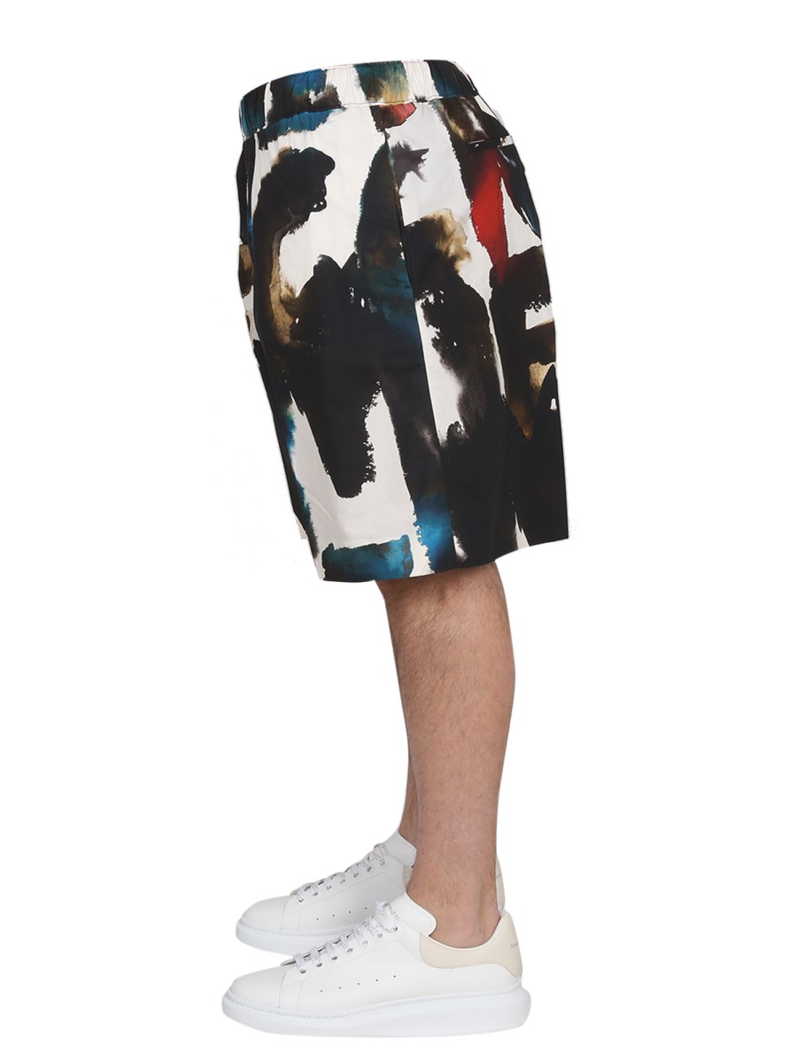 ALEXANDER McQUEEN BERMUDA CON STAMPA LOGO GRAFFITI ACQUARELLO IN COTONE