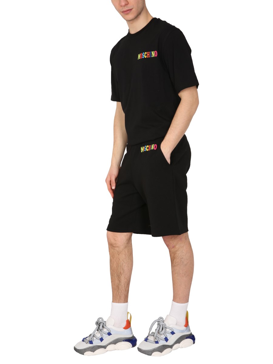 MOSCHINO BERMUDA IN FELPA DI COTONE CON LOGO MULTICOLOR