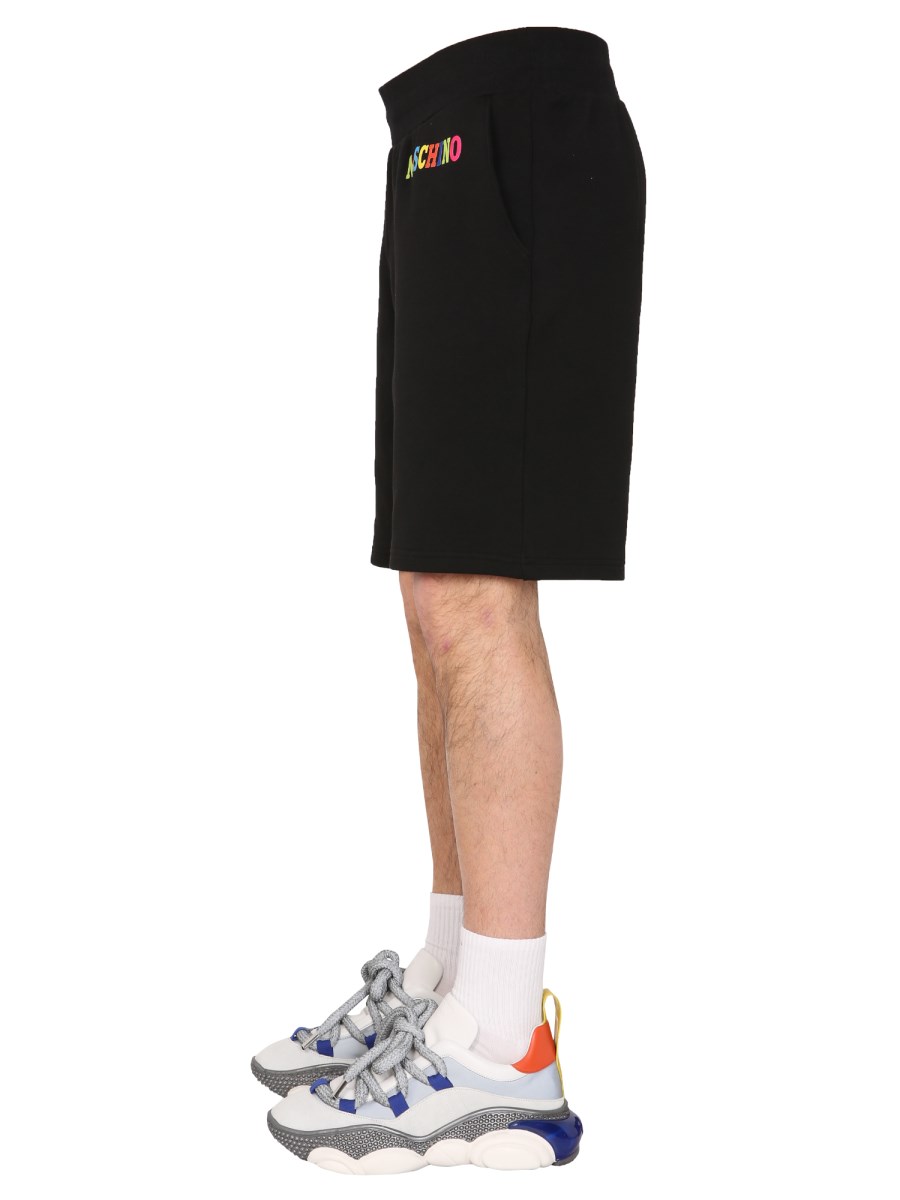 MOSCHINO BERMUDA IN FELPA DI COTONE CON LOGO MULTICOLOR