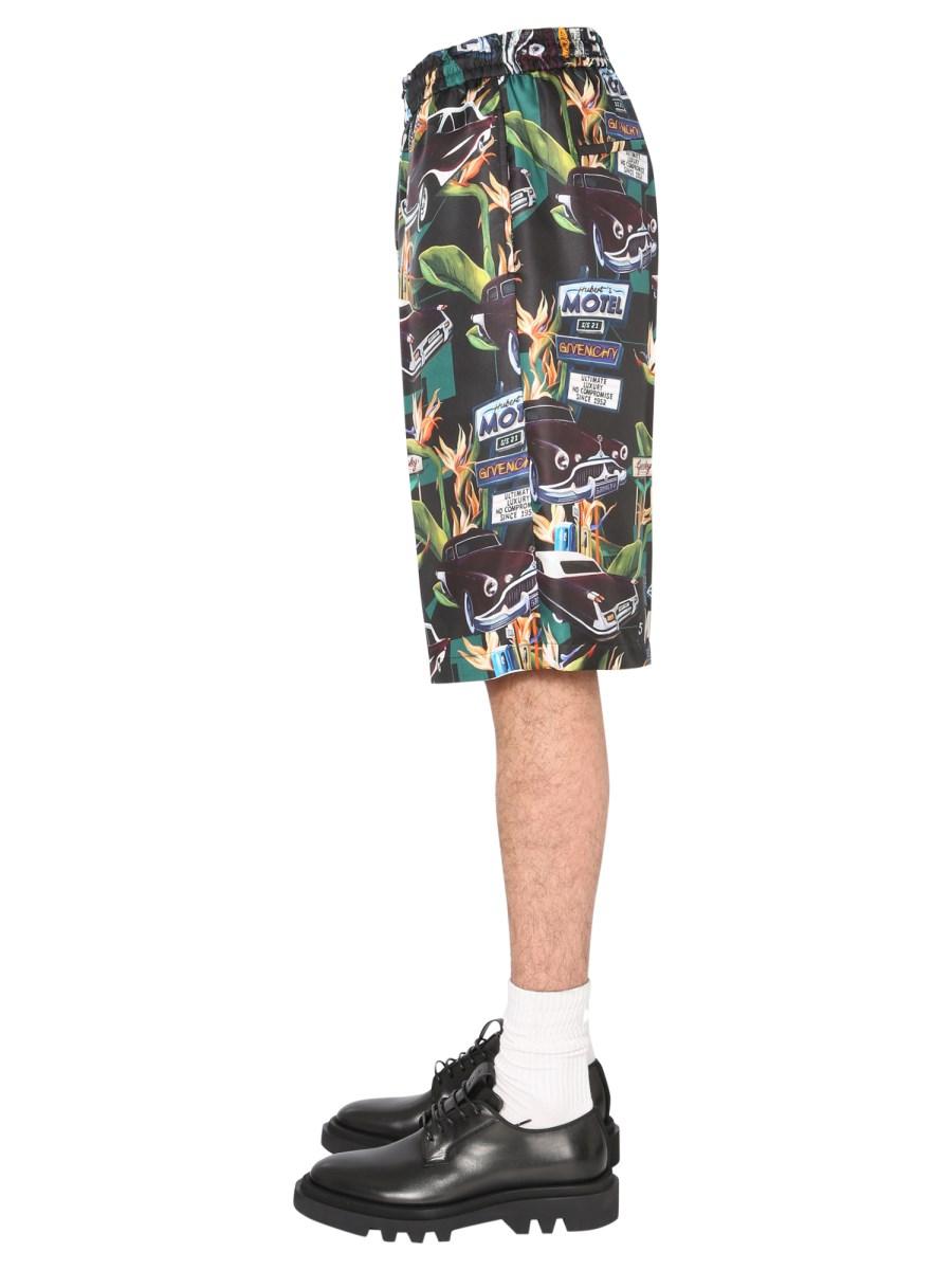 GIVENCHY BERMUDA IN SETA A GAMBA DRITTA CON STAMPA MOTEL MULTICOLOR