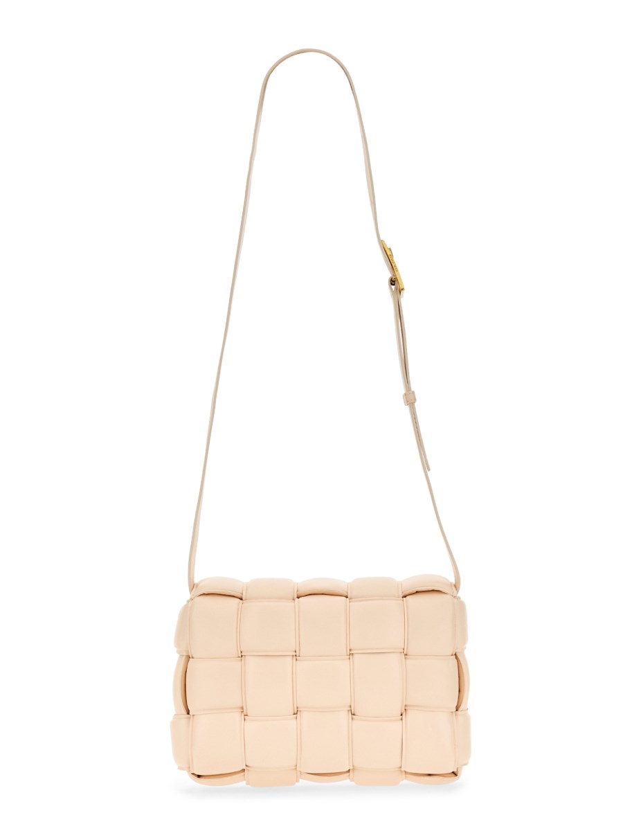 BOTTEGA VENETA BORSA PADDED CASSETTE CON MAXI MOTIVO INTRECCIATO