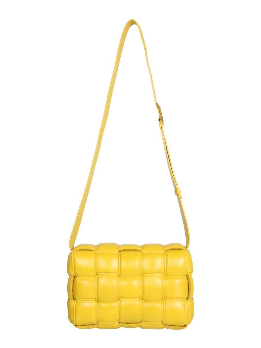BOTTEGA VENETA BORSA PADDED CASSETTE IN PELLE CON MAXI MOTIVO INTRECCIATO