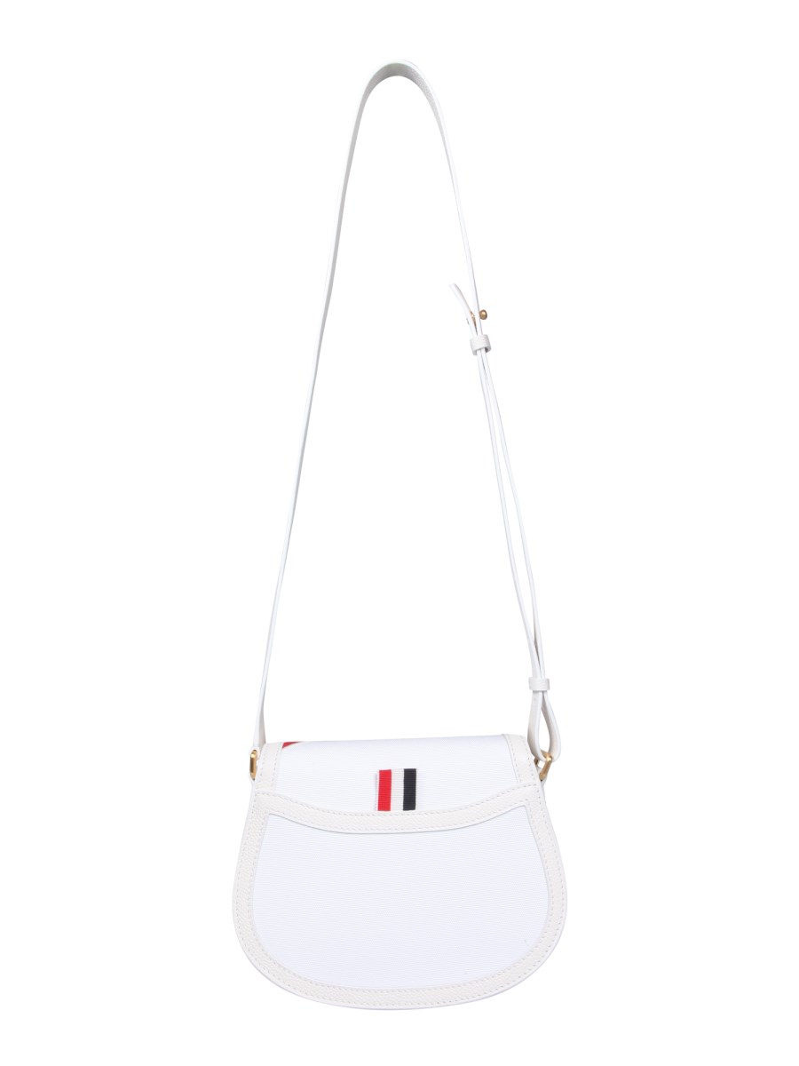 THOM BROWNE BORSA SADDLE A SPALLA IN CANVAS CON BANDA DIAGONALE TRICOLORE