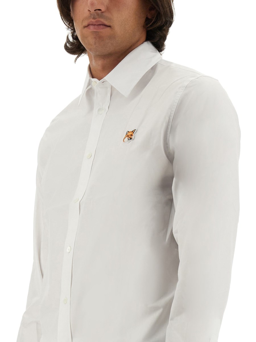 MAISON KITSUNÉ CAMICIA IN POPELINE DI COTONE CON PATCH FOX