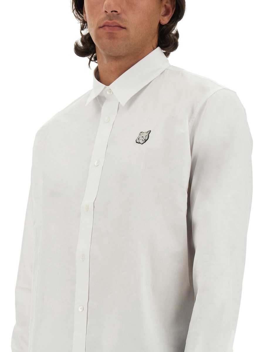 MAISON KITSUNÉ CAMICIA IN POPELINE DI COTONE CON PATCH FOX
