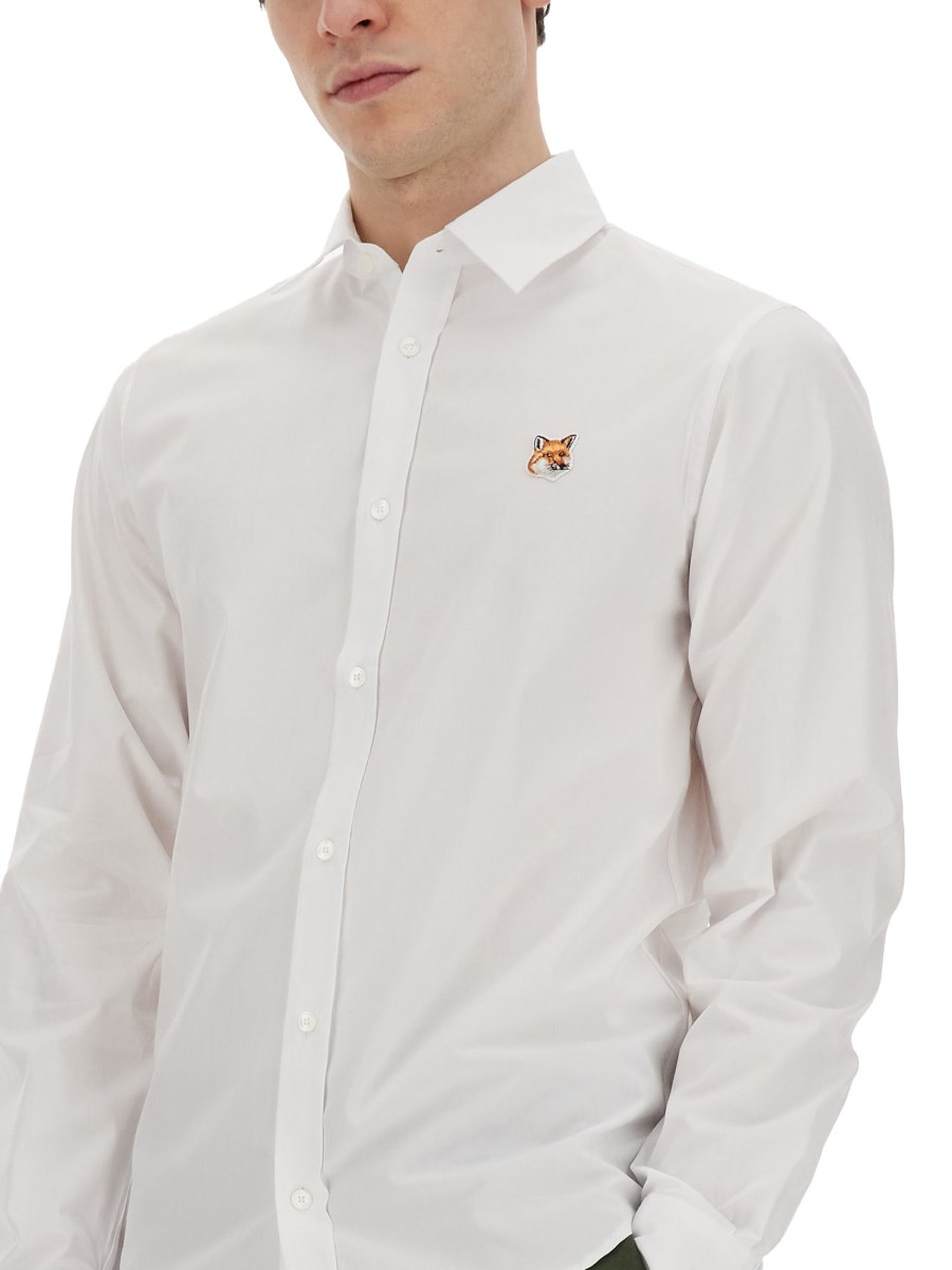 MAISON KITSUNÉ CAMICIA IN POPELINE DI COTONE CON PATCH FOX