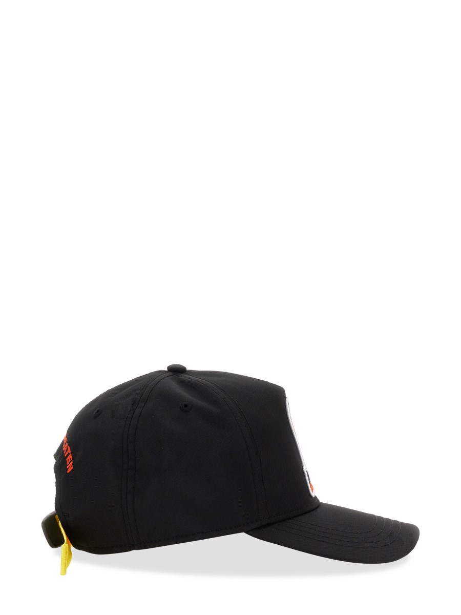 DSQUARED CAPPELLO DA BASEBALL INVICTA X DSQUARED IN FIBRA SINTETICA