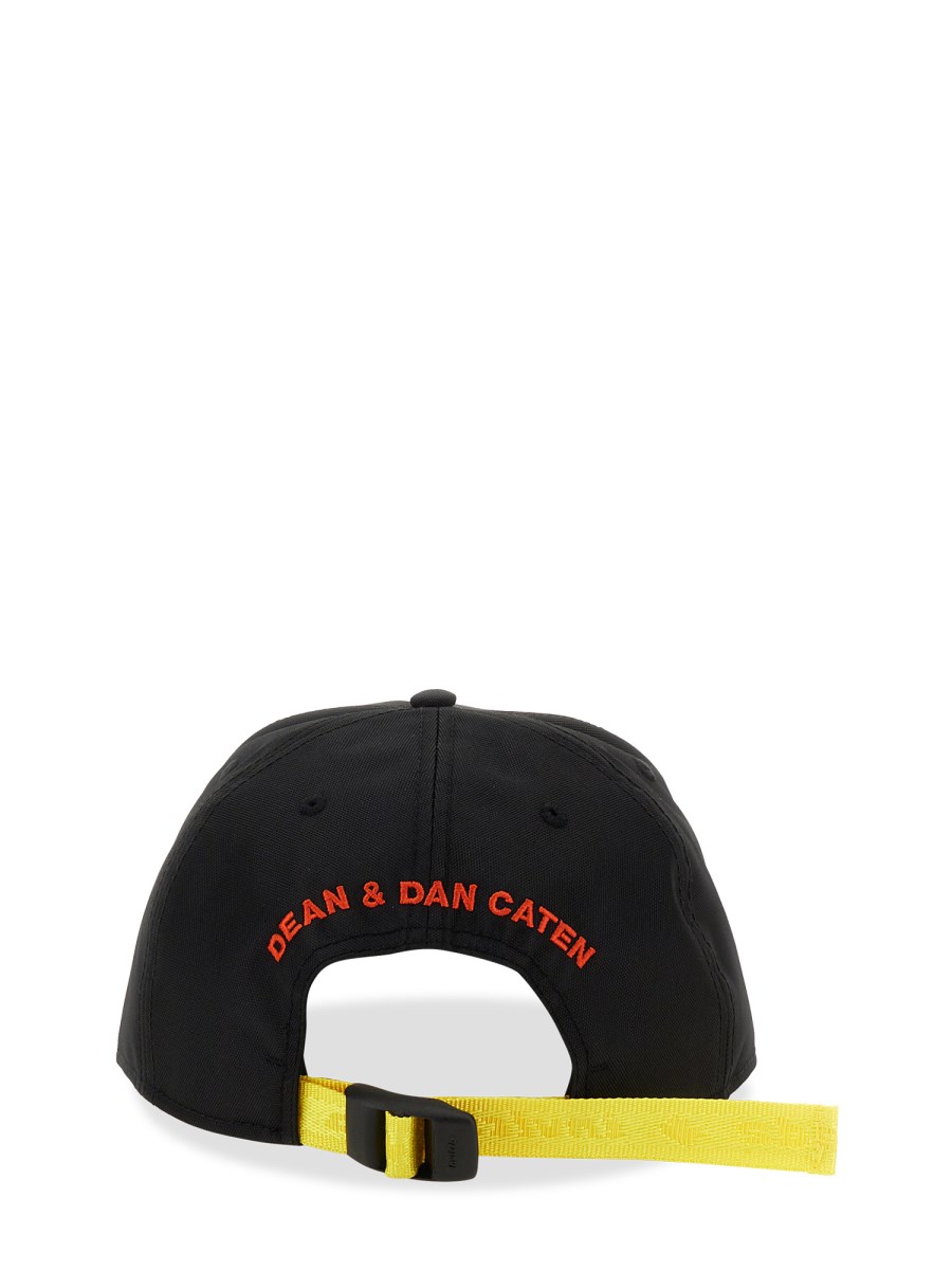 DSQUARED CAPPELLO DA BASEBALL INVICTA X DSQUARED IN FIBRA SINTETICA