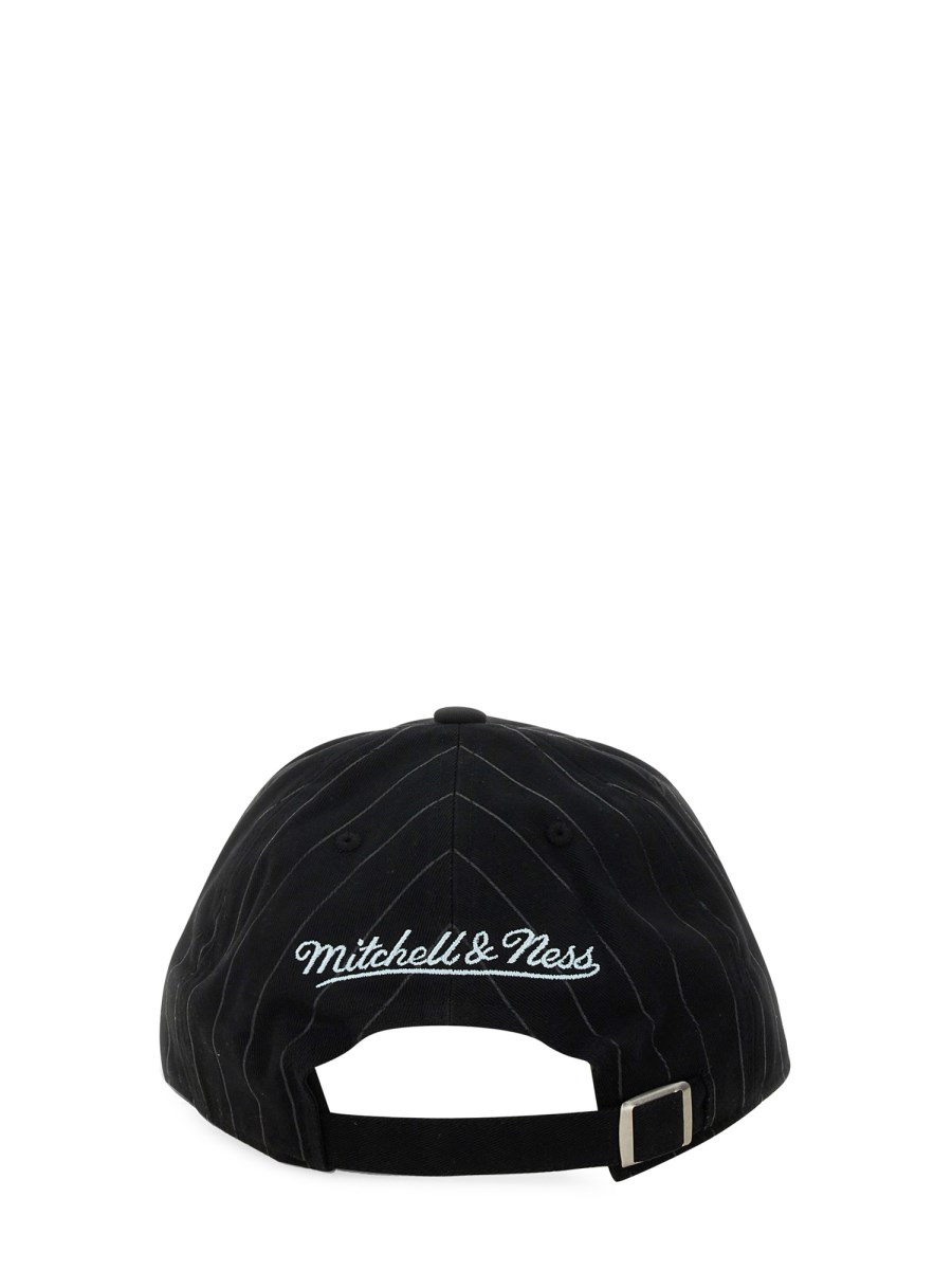 3.PARADIS CAPPELLO MITCHELL & NESS AND THE NBA IN COTONE CON RICAMO DOVE