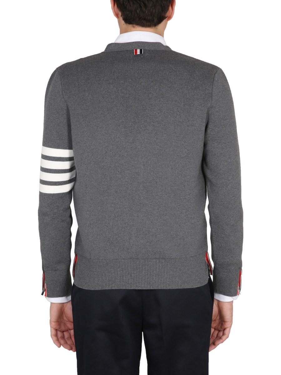 THOM BROWNE CARDIGAN SCOLLO A V IN COTONE PUNTO MILANO CON 4 BAR STRIPES