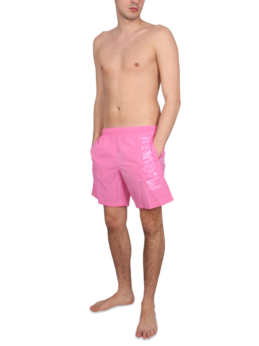 ALEXANDER McQUEEN COSTUME DA BAGNO IN NYLON CON STAMPA LOGO GRAFFITI ACQUARELLO