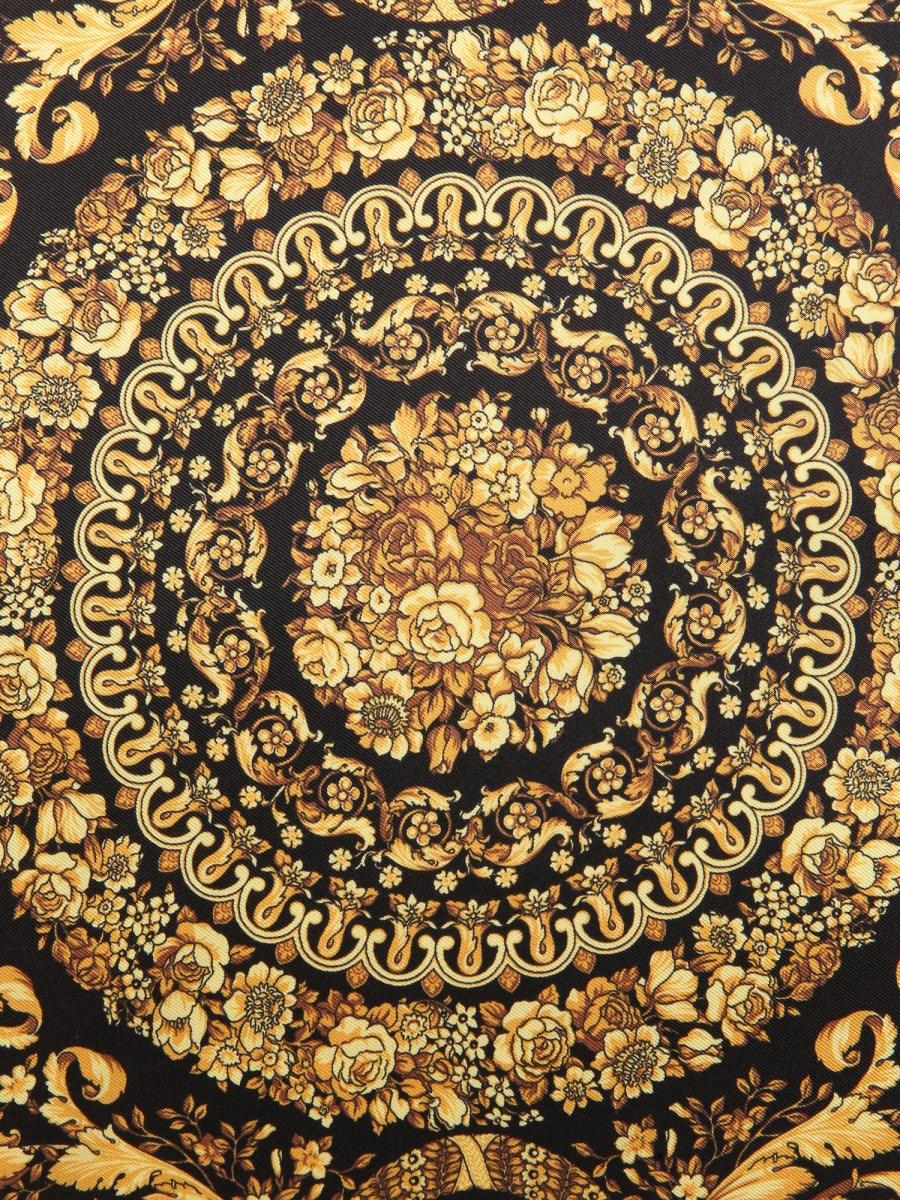 VERSACE CUSCINO IN SETA CON STAMPA BAROCCO E FRANGE