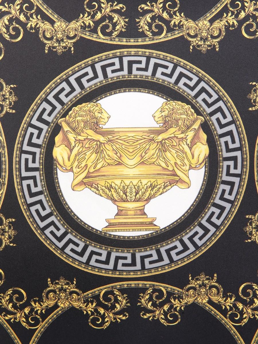 VERSACE CUSCINO IN SETA CON STAMPA LA COUPE DES DIEUX E FRANGE