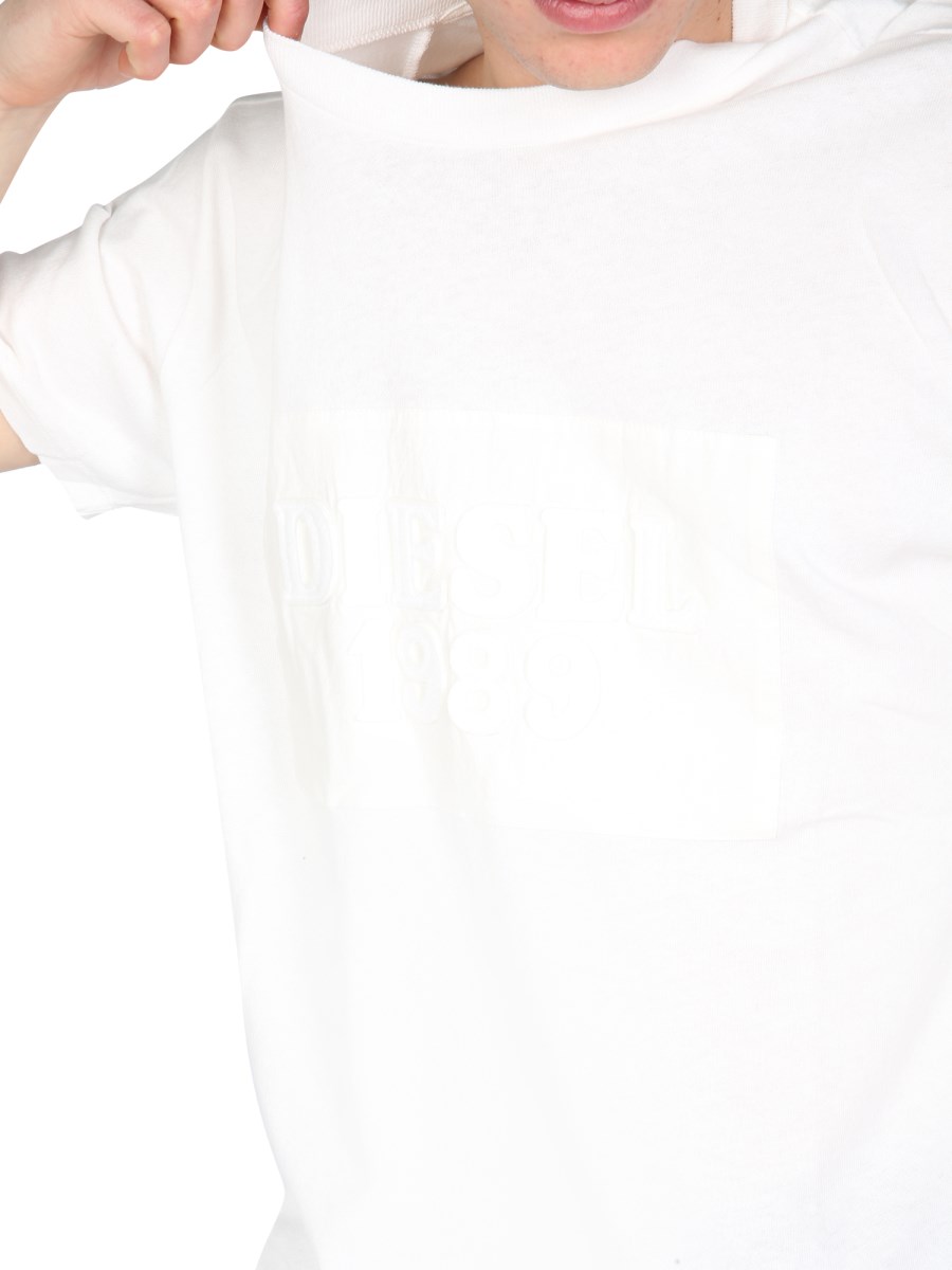 DIESEL T-SHIRT GIROCOLLO IN COTONE CON PATCH LOGO