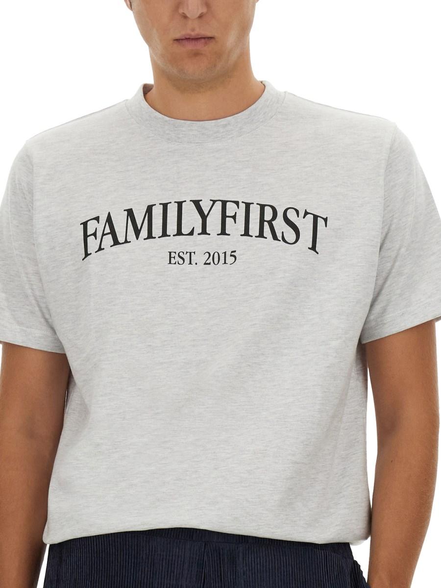 FAMILY FIRST T-SHIRT CON LOGO