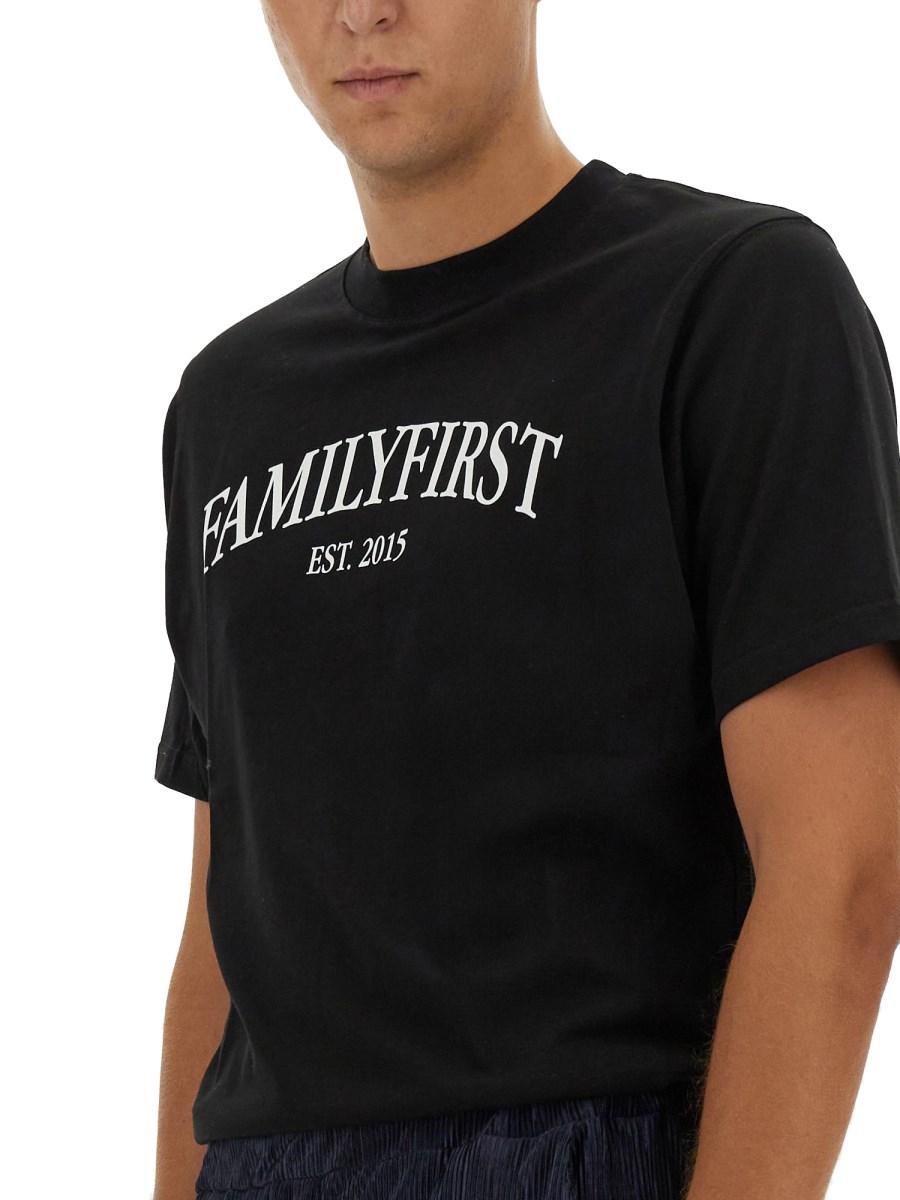 FAMILY FIRST T-SHIRT CON LOGO