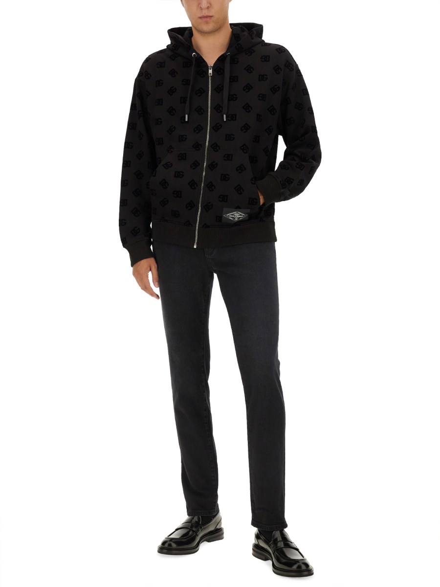 DOLCE & GABBANA FELPA CON CAPPUCCIO E ZIP CON LOGO ALLOVER