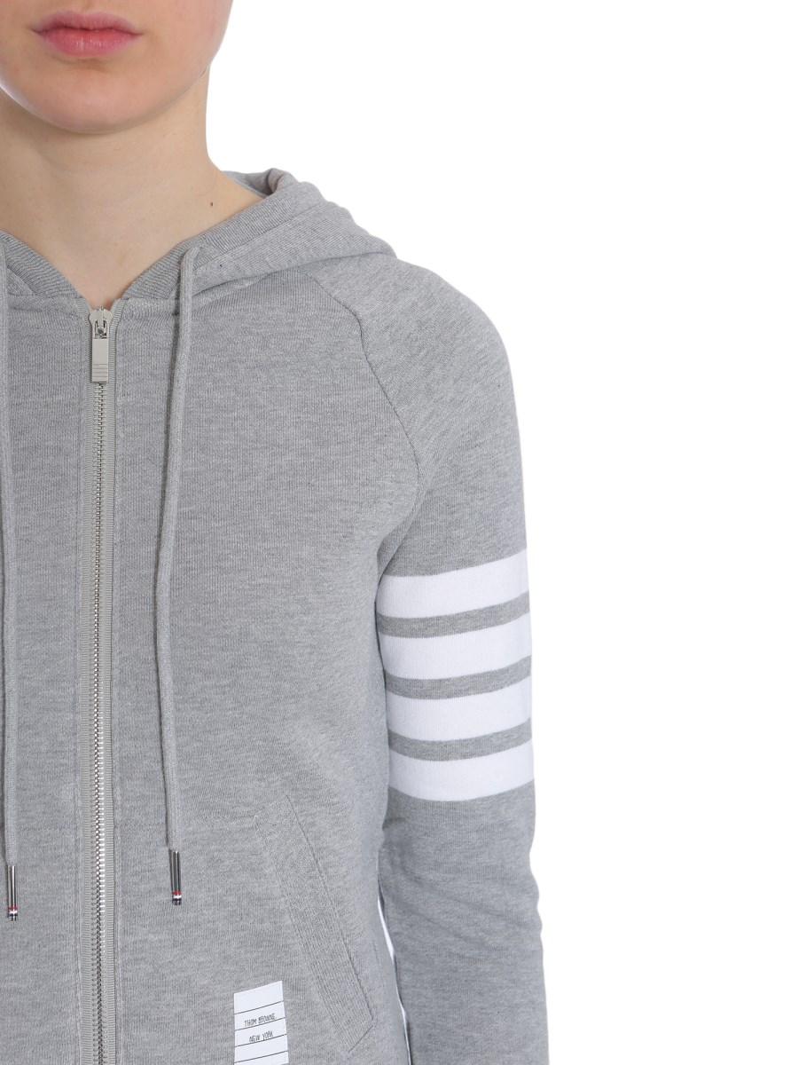 THOM BROWNE FELPA CON CAPPUCCIO E ZIP IN COTONE CON DETTAGLIO A RIGHE