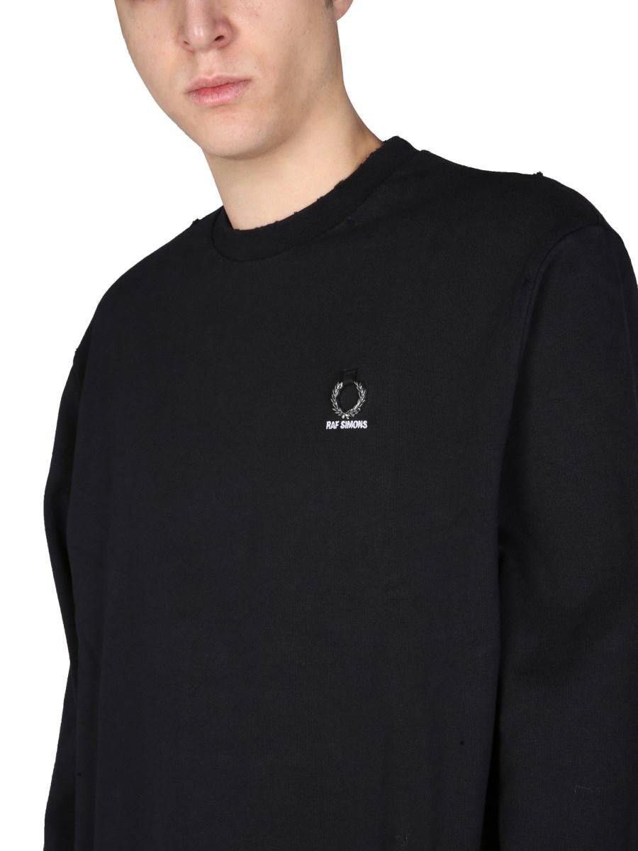 FRED PERRY X RAF SIMONS FELPA GIROCOLLO IN COTONE EFFETTO DESTROYED CON LOGO