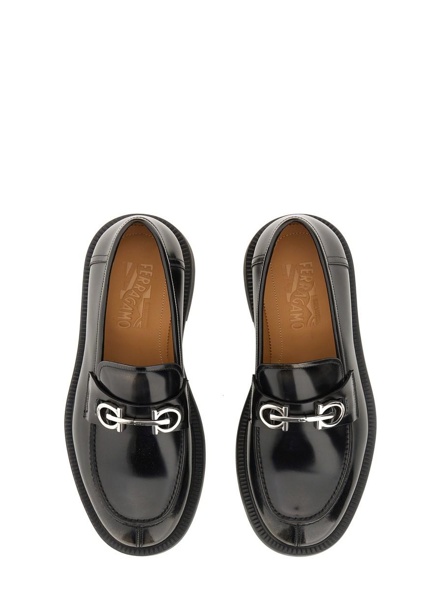 FERRAGAMO MOCASSINO IN PELLE CON ORNAMENTO GANCINI
