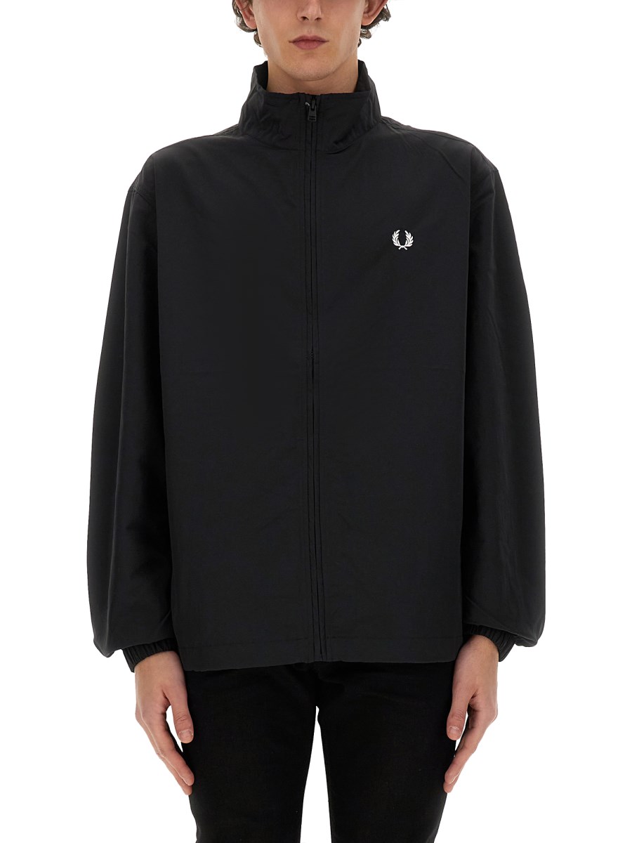 FRED PERRY GIACCA IN TESSUTO TECNICO CON LOGO