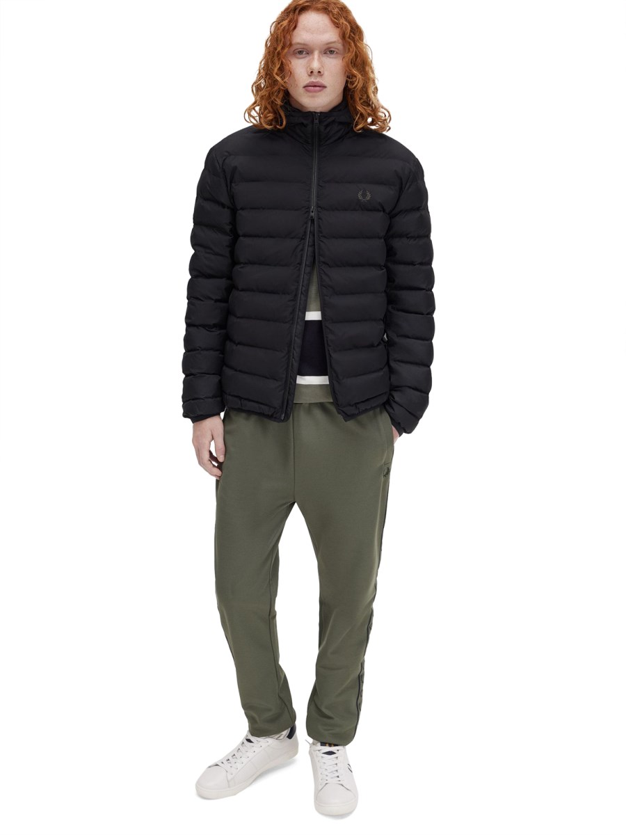 FRED PERRY PIUMINO CON LOGO
