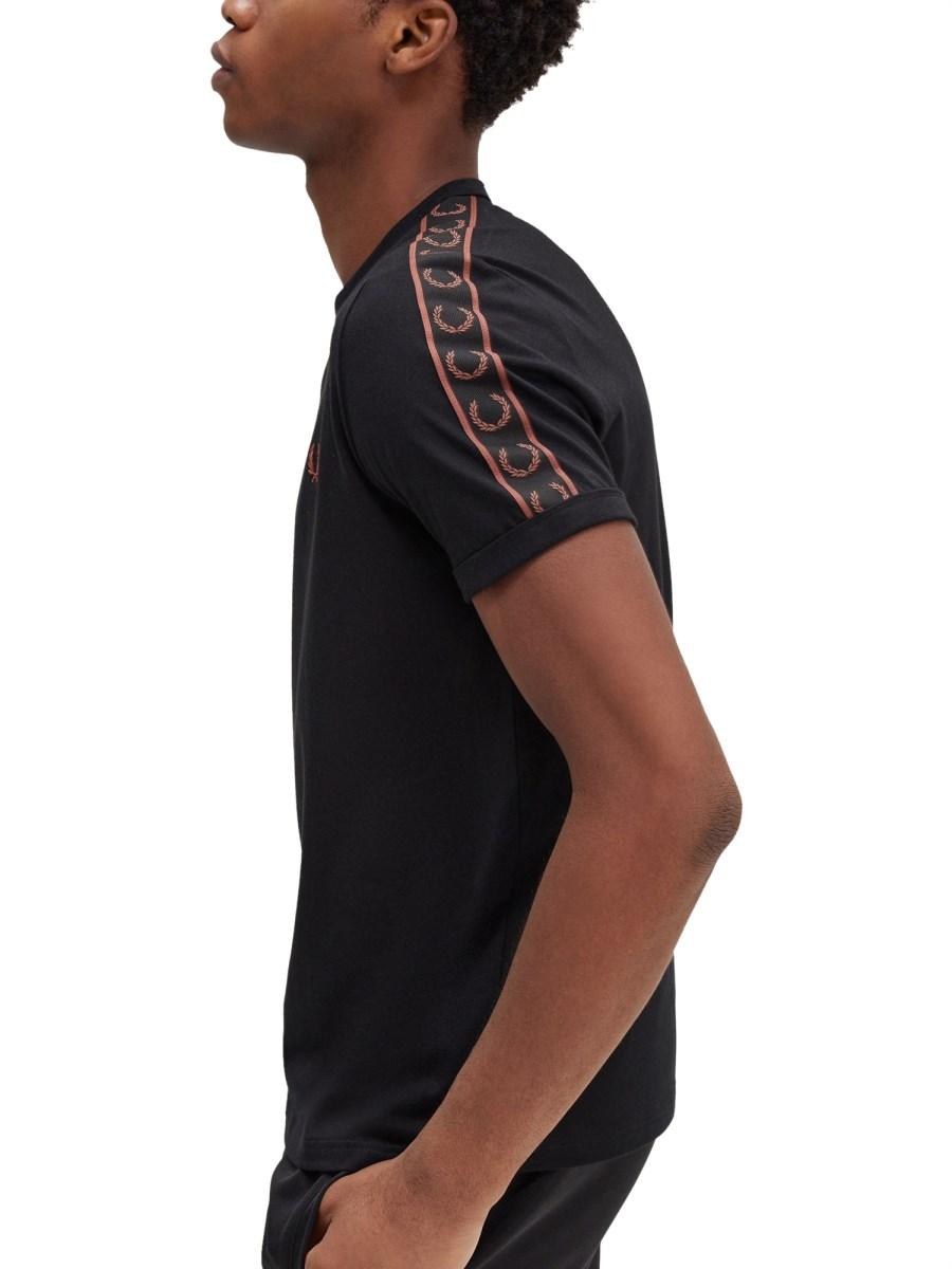 FRED PERRY T-SHIRT CON LOGO