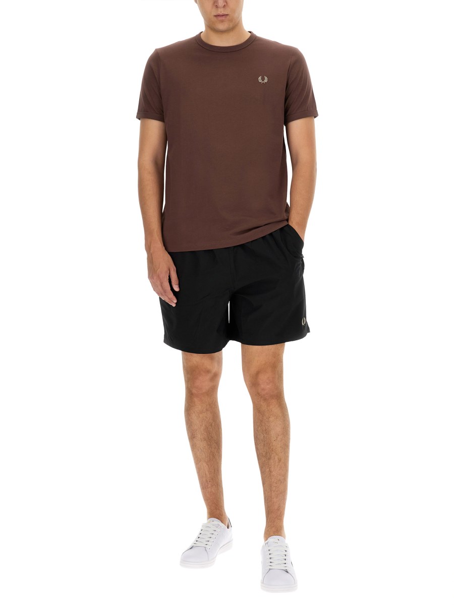 FRED PERRY T-SHIRT CON LOGO