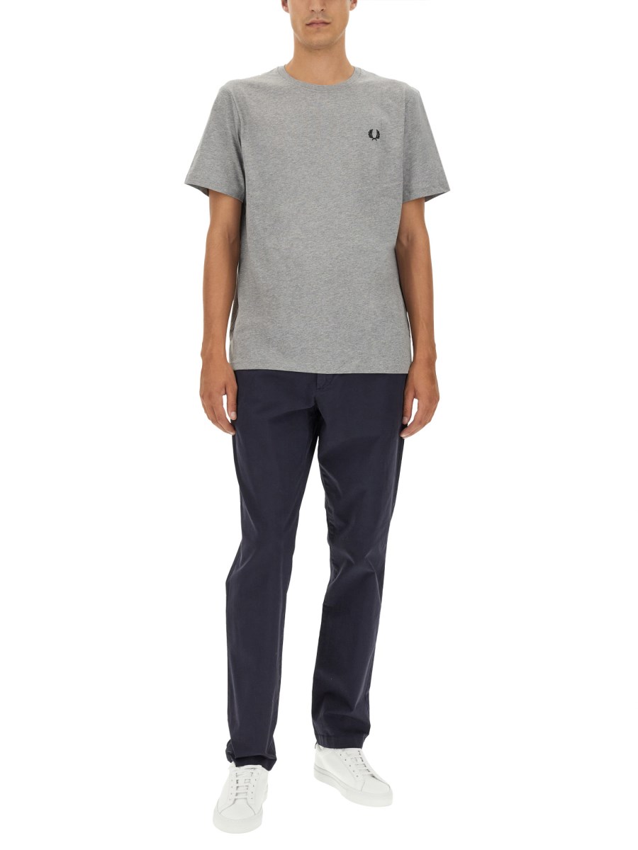 FRED PERRY T-SHIRT CON LOGO