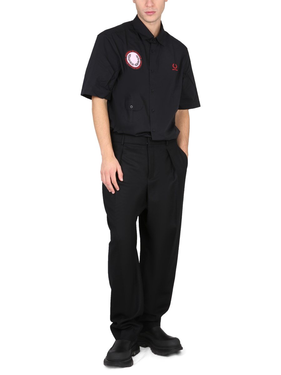FRED PERRY X RAF SIMONS CAMICIA CON PATCH E LOGO