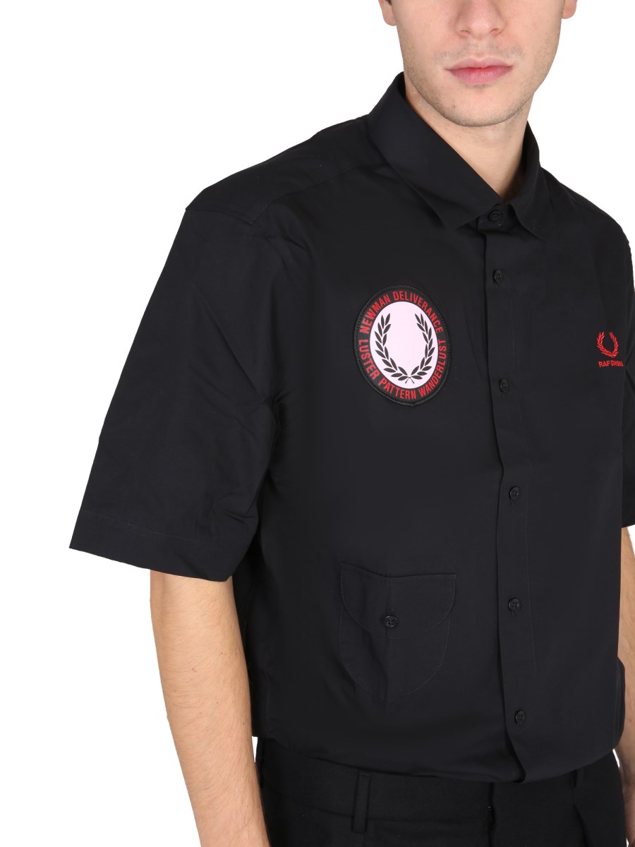 FRED PERRY X RAF SIMONS CAMICIA CON PATCH E LOGO
