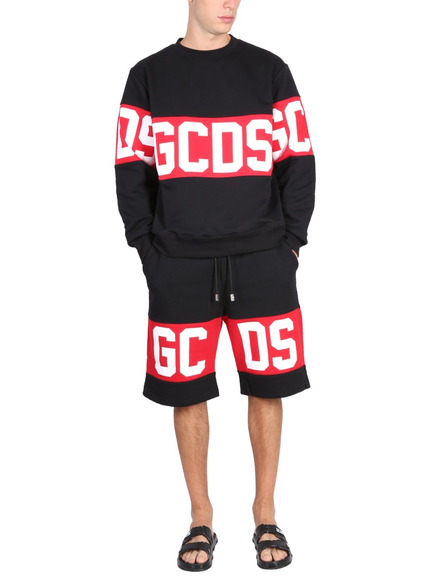 GCDS BERMUDA IN COTONE CON BANDA LOGO