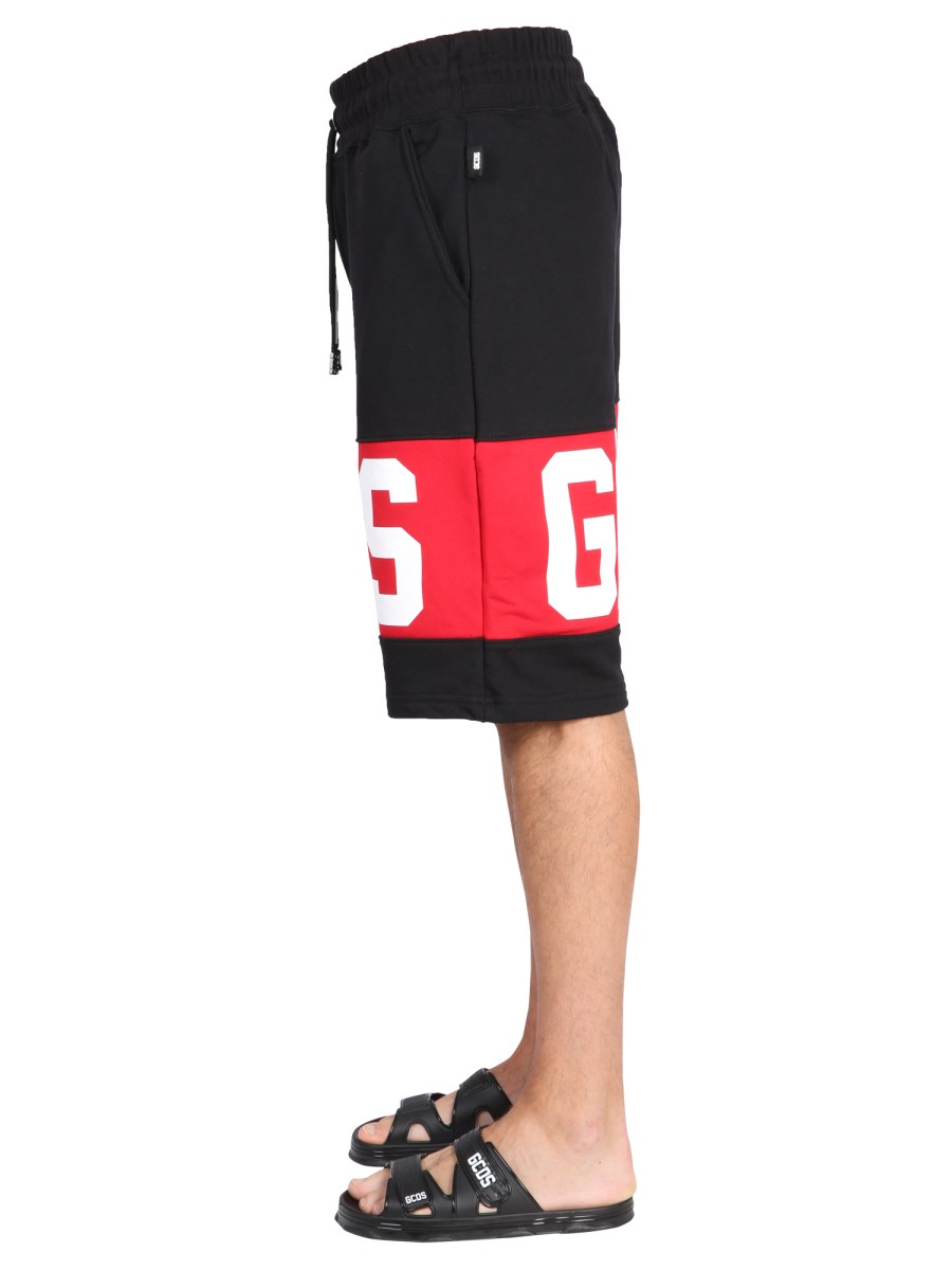 GCDS BERMUDA IN COTONE CON BANDA LOGO