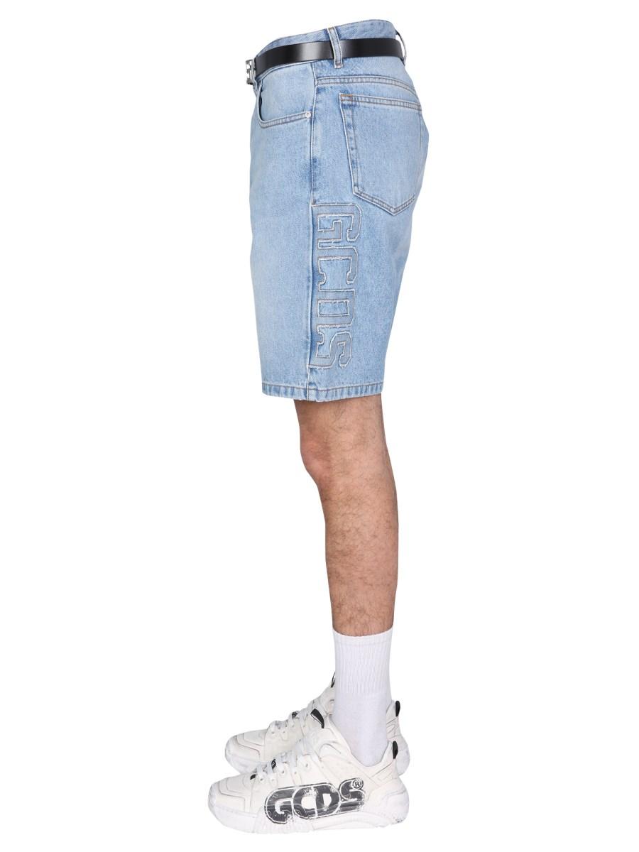GCDS BERMUDA IN DENIM DI COTONE CON LOGO
